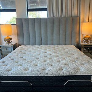 King Size Prelude Mattress by Southerland with Adjustable Base – Like New!